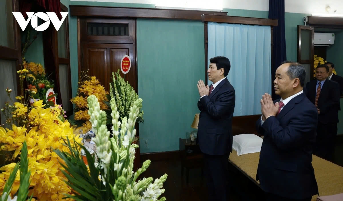 President Luong Cuong commemorates President Ho Chi Minh on Lunar New Year’s Day